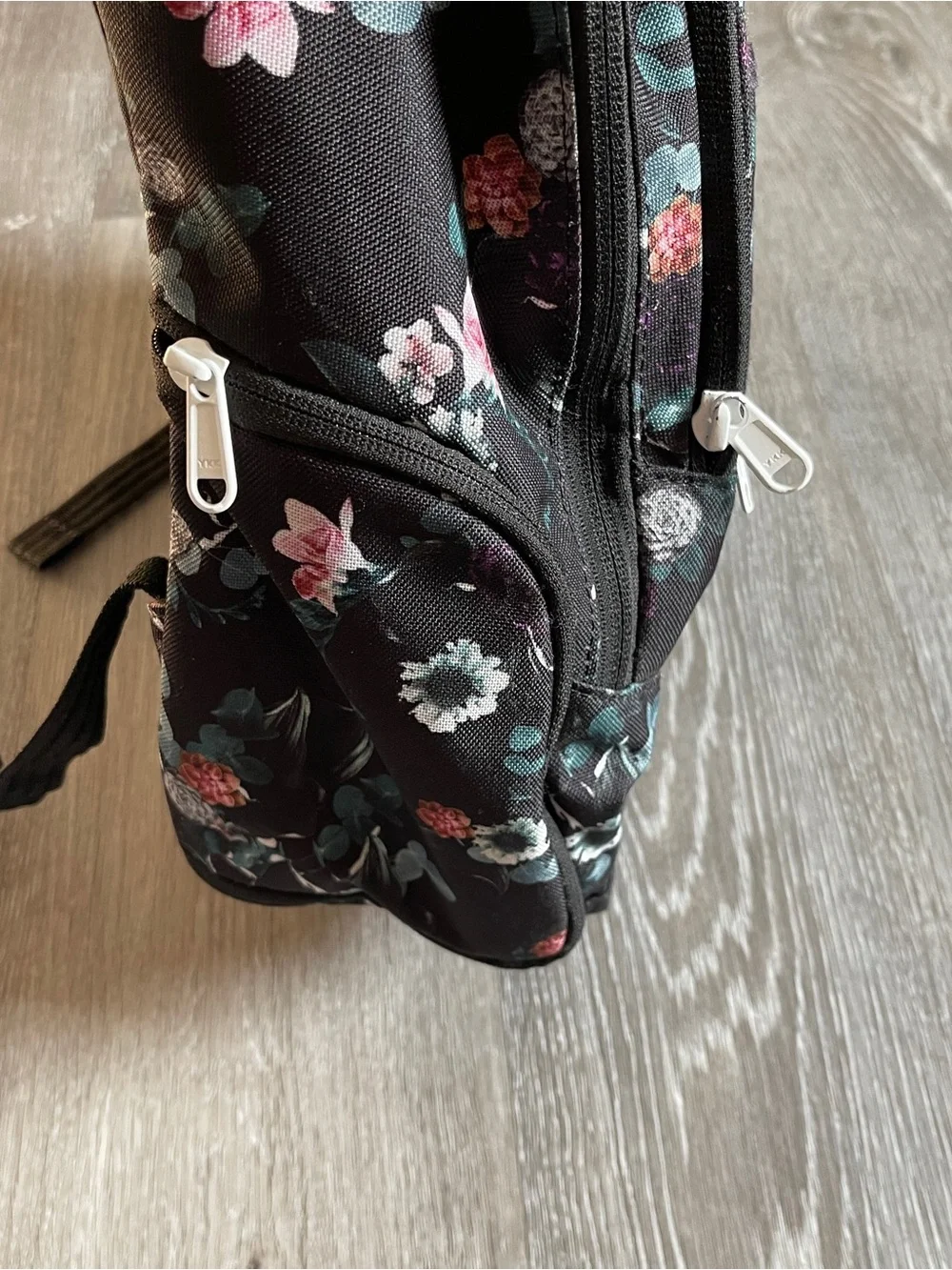Dakine Prom 25L Flora  Backpack. Holds 14” Laptop Insulated Pocket Floral